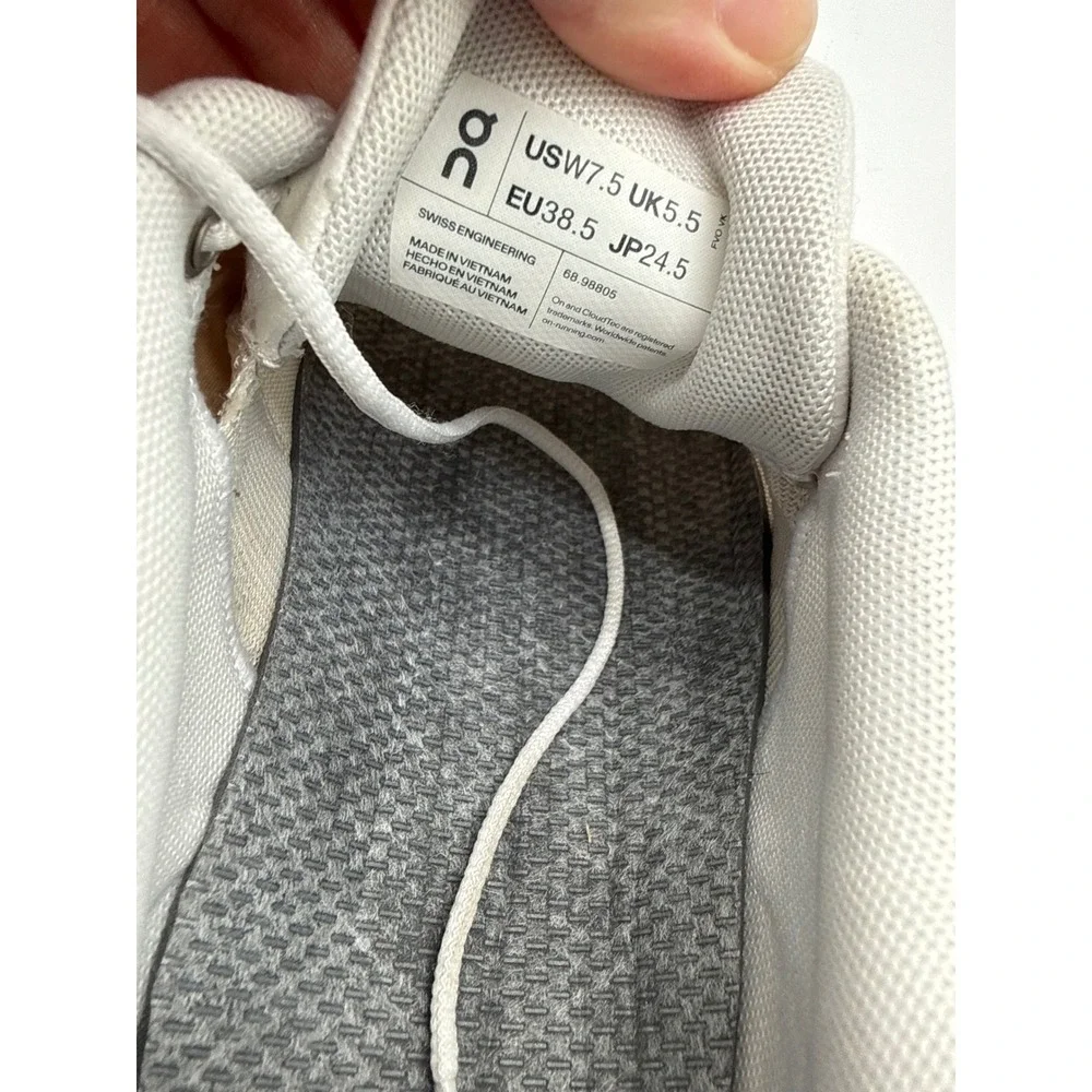 On Cloud 5 Running Shoes Womens 7.5 Tan Grey Excellent CloudTec Sneakers